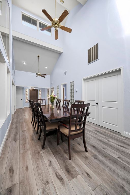 Image 21 of property listing at 5520 W Vassar Avenue, Visalia, CA 93277