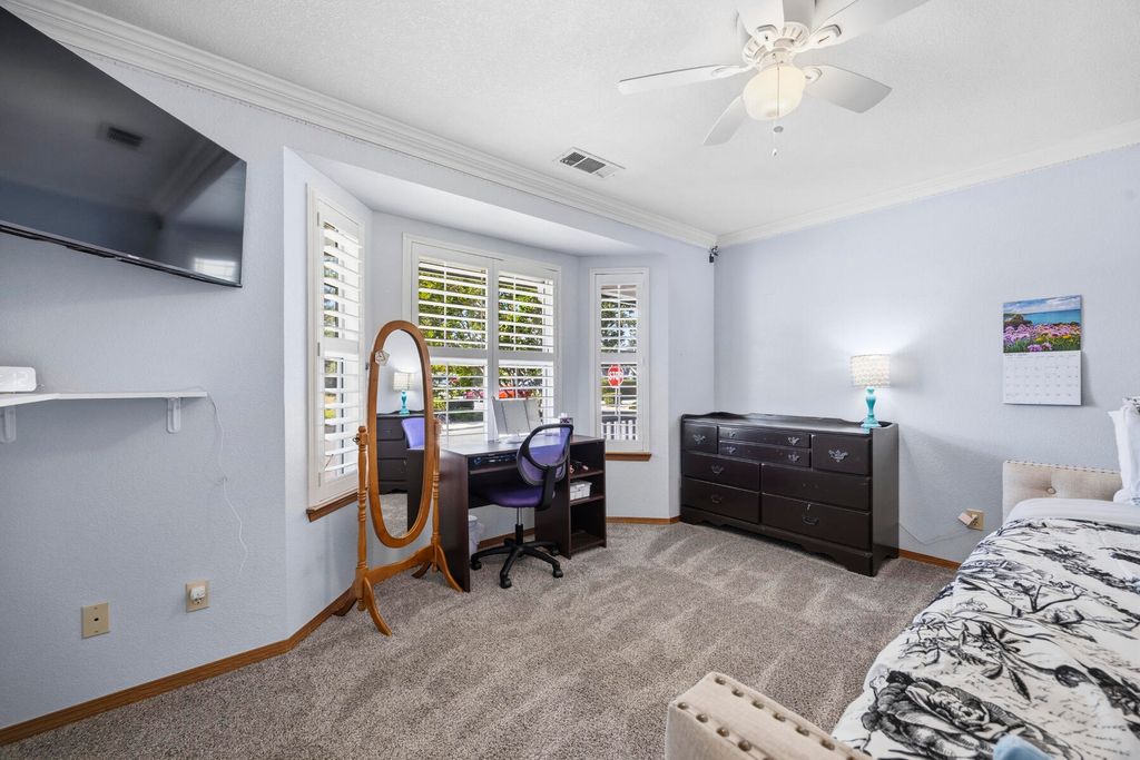 Image 23 of property listing at 5520 W Vassar Avenue, Visalia, CA 93277
