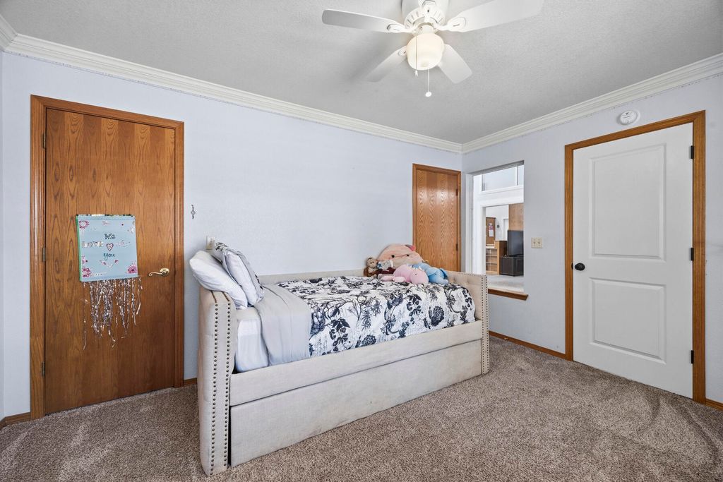 Image 24 of property listing at 5520 W Vassar Avenue, Visalia, CA 93277