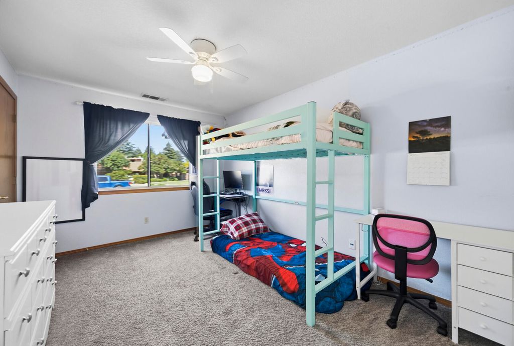 Image 28 of property listing at 5520 W Vassar Avenue, Visalia, CA 93277
