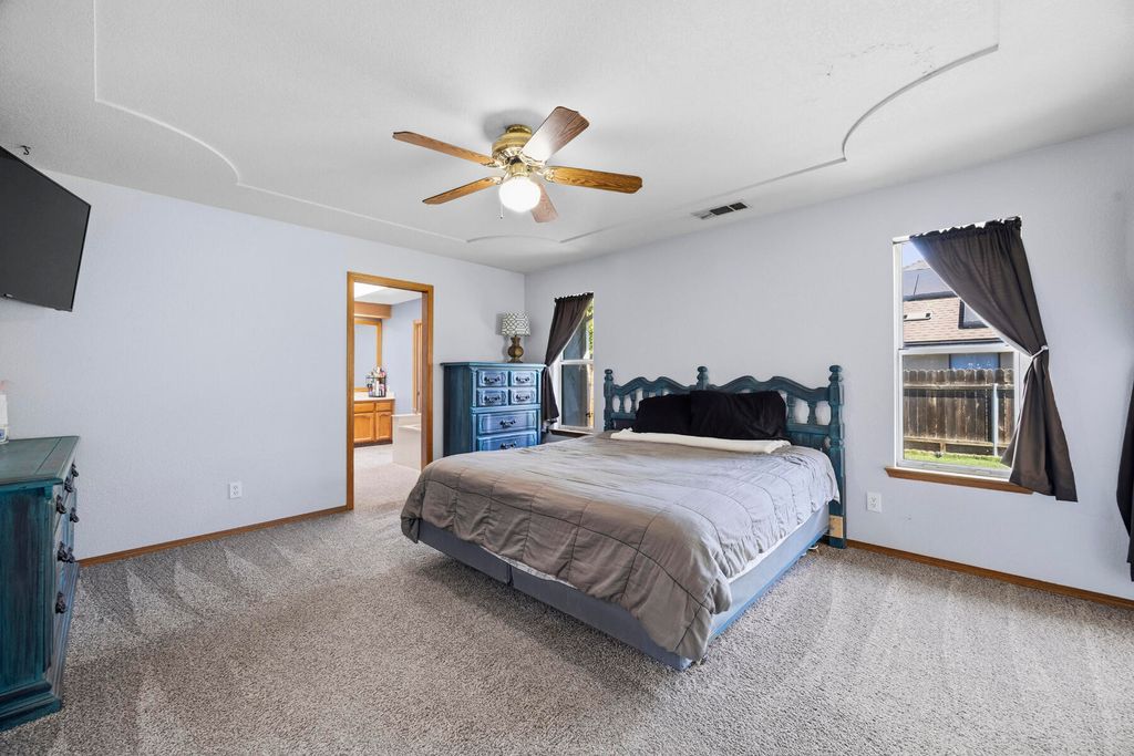 Image 30 of property listing at 5520 W Vassar Avenue, Visalia, CA 93277