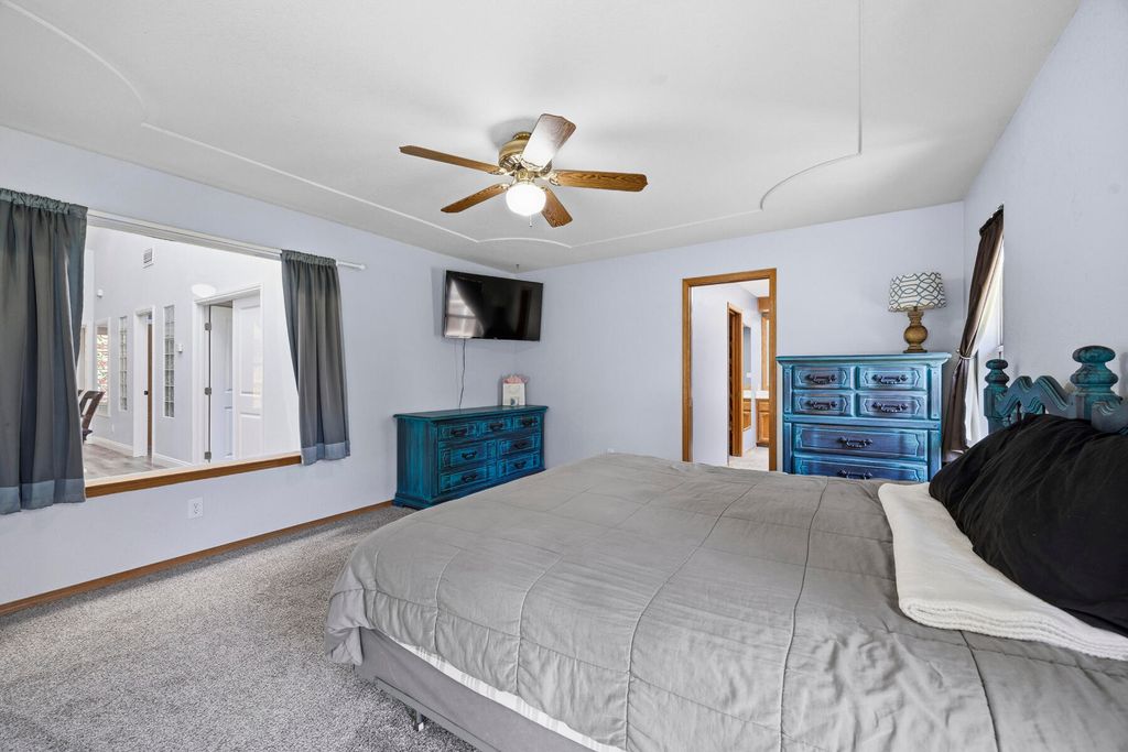 Image 31 of property listing at 5520 W Vassar Avenue, Visalia, CA 93277