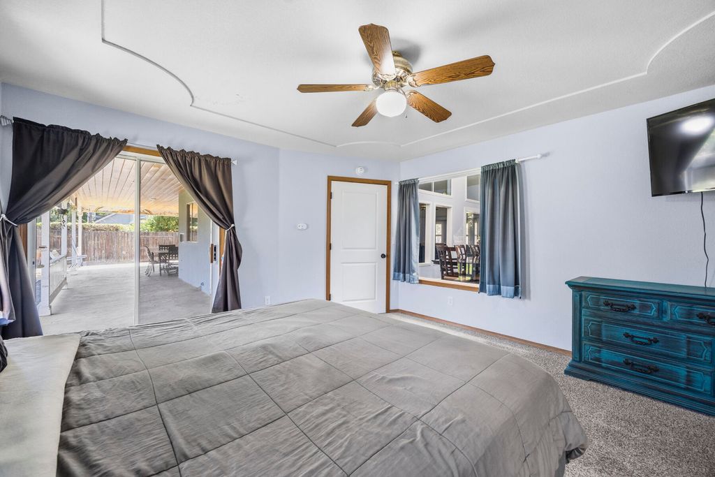 Image 32 of property listing at 5520 W Vassar Avenue, Visalia, CA 93277