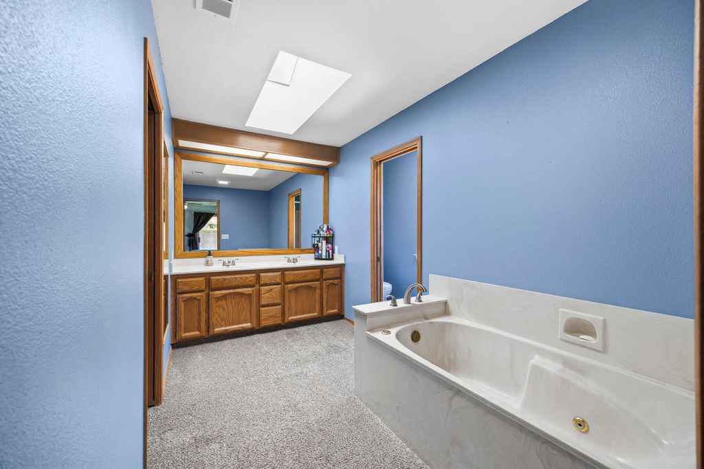 Image 33 of property listing at 5520 W Vassar Avenue, Visalia, CA 93277