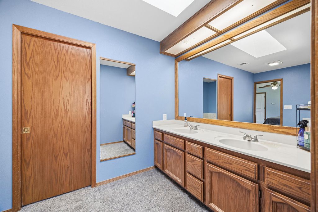 Image 34 of property listing at 5520 W Vassar Avenue, Visalia, CA 93277