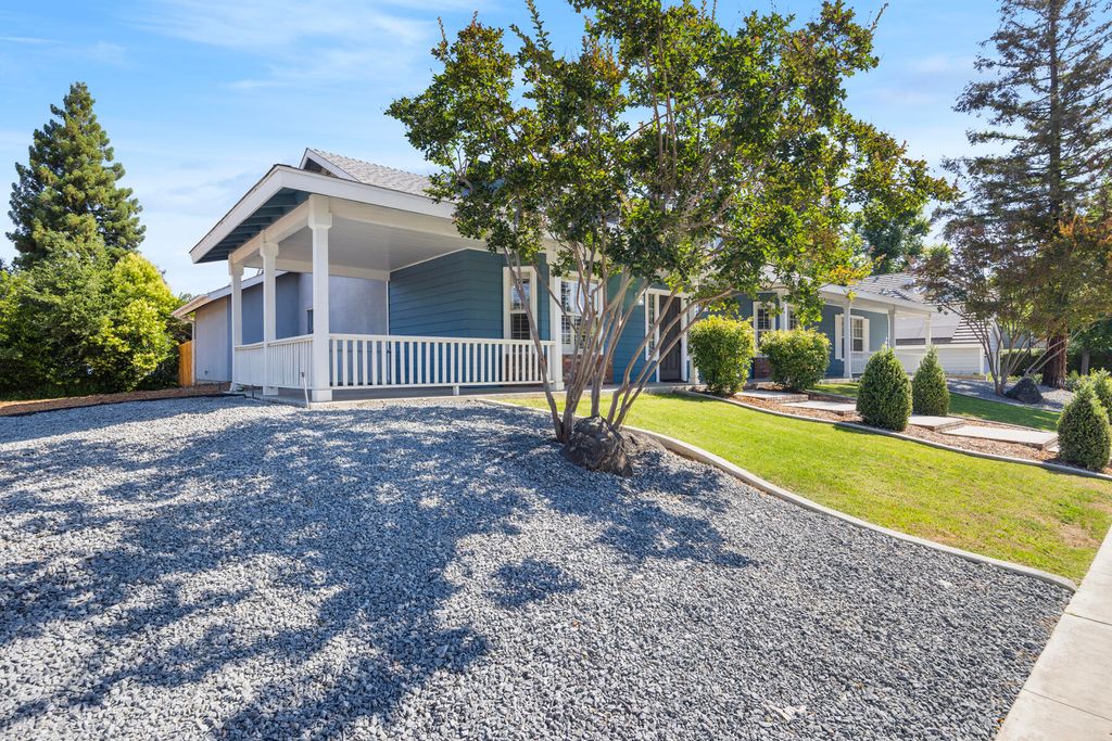 Image 4 of property listing at 5520 W Vassar Avenue, Visalia, CA 93277