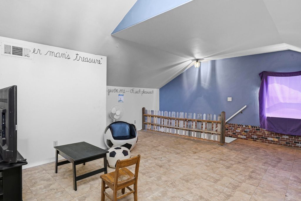 Image 41 of property listing at 5520 W Vassar Avenue, Visalia, CA 93277