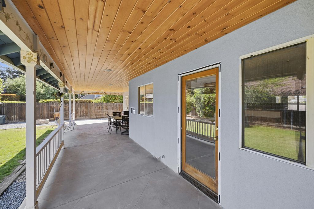 Image 44 of property listing at 5520 W Vassar Avenue, Visalia, CA 93277