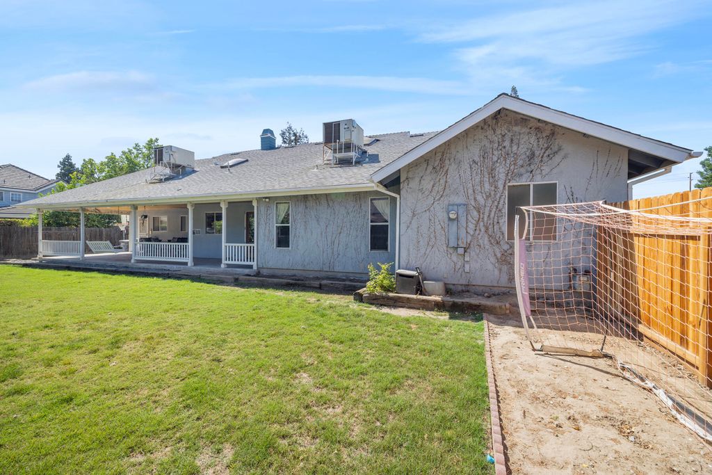 Image 45 of property listing at 5520 W Vassar Avenue, Visalia, CA 93277