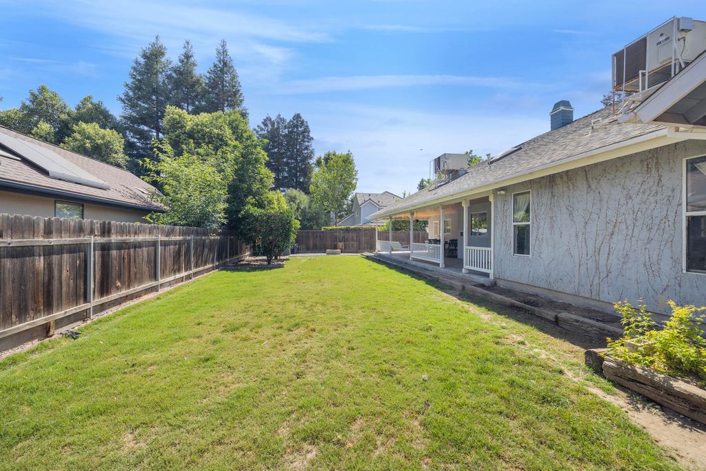 Image 46 of property listing at 5520 W Vassar Avenue, Visalia, CA 93277