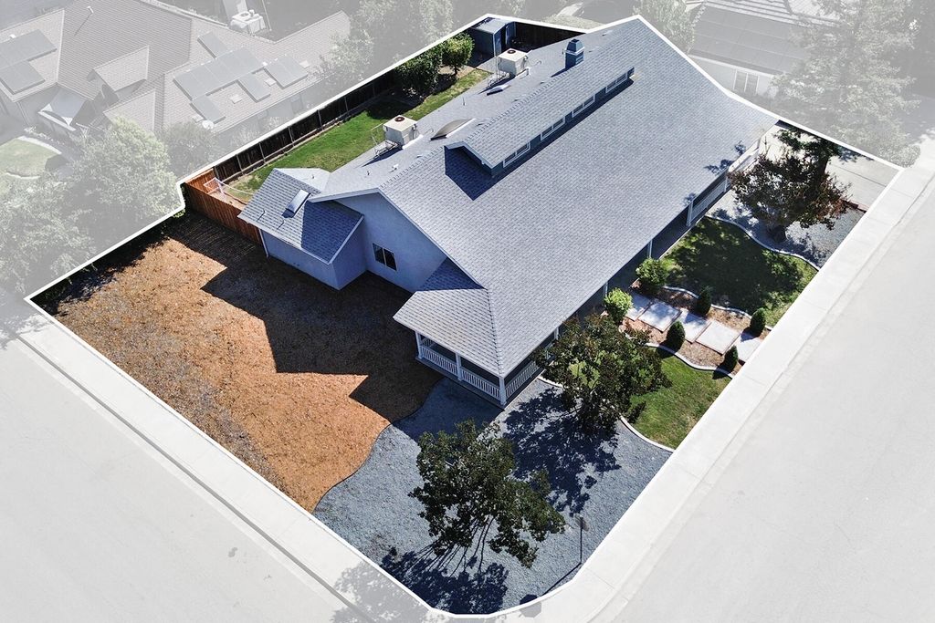 Image 52 of property listing at 5520 W Vassar Avenue, Visalia, CA 93277