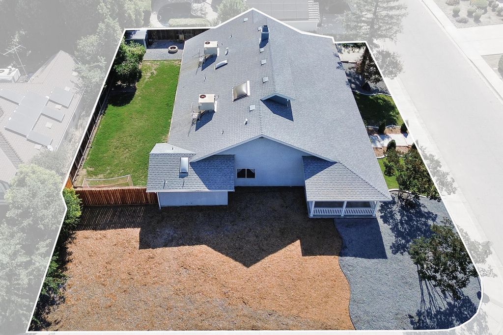 Image 53 of property listing at 5520 W Vassar Avenue, Visalia, CA 93277