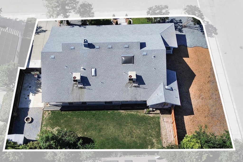 Image 54 of property listing at 5520 W Vassar Avenue, Visalia, CA 93277