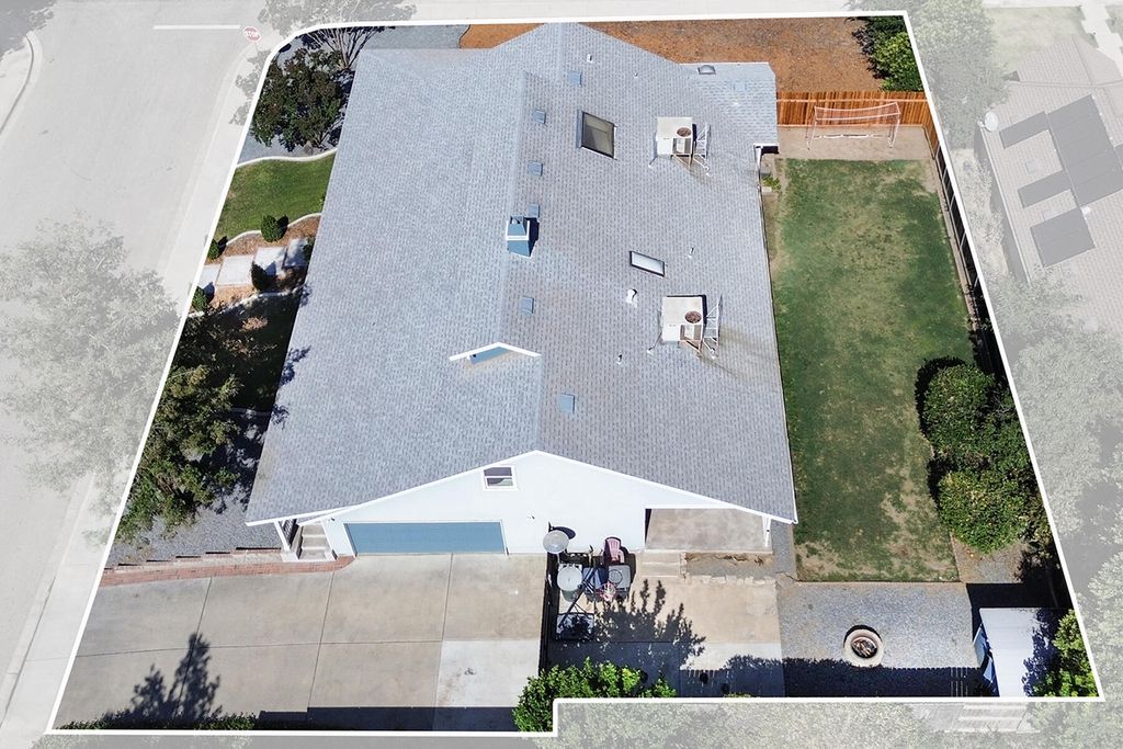 Image 55 of property listing at 5520 W Vassar Avenue, Visalia, CA 93277
