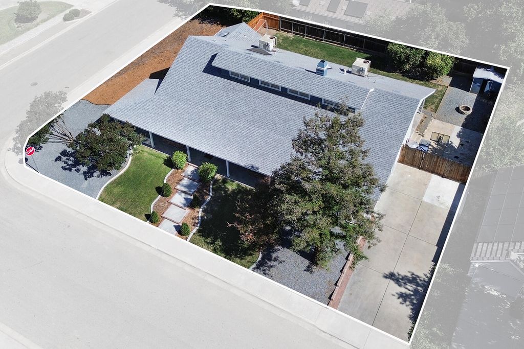 Image 56 of property listing at 5520 W Vassar Avenue, Visalia, CA 93277
