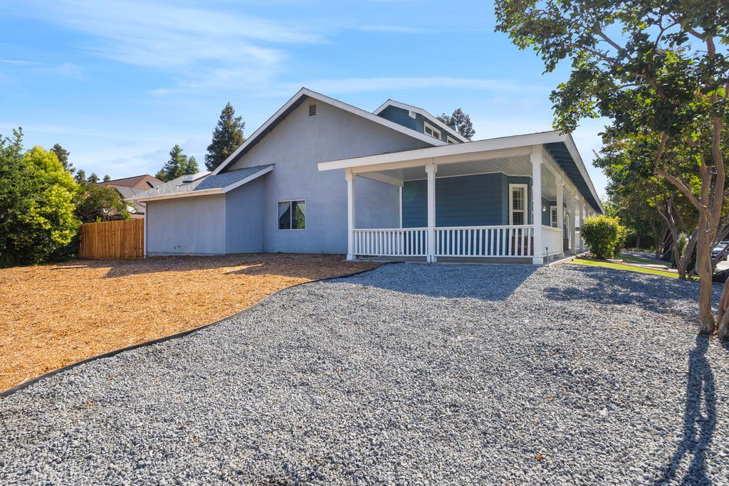 Image 6 of property listing at 5520 W Vassar Avenue, Visalia, CA 93277