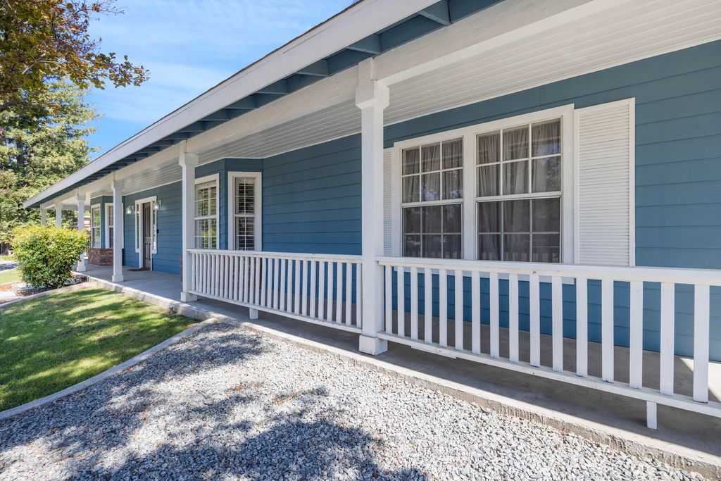 Image 7 of property listing at 5520 W Vassar Avenue, Visalia, CA 93277