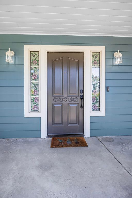 Image 8 of property listing at 5520 W Vassar Avenue, Visalia, CA 93277