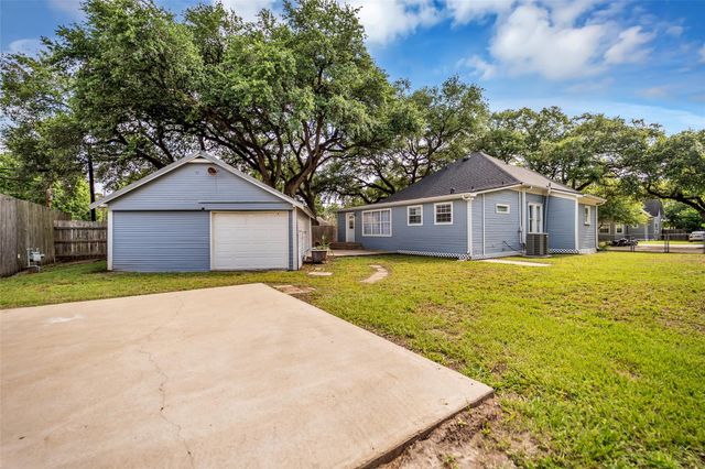 1300 7th Street, Rosenberg, TX 77471