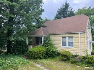 865 Spring Valley Road, Maywood, NJ 07607