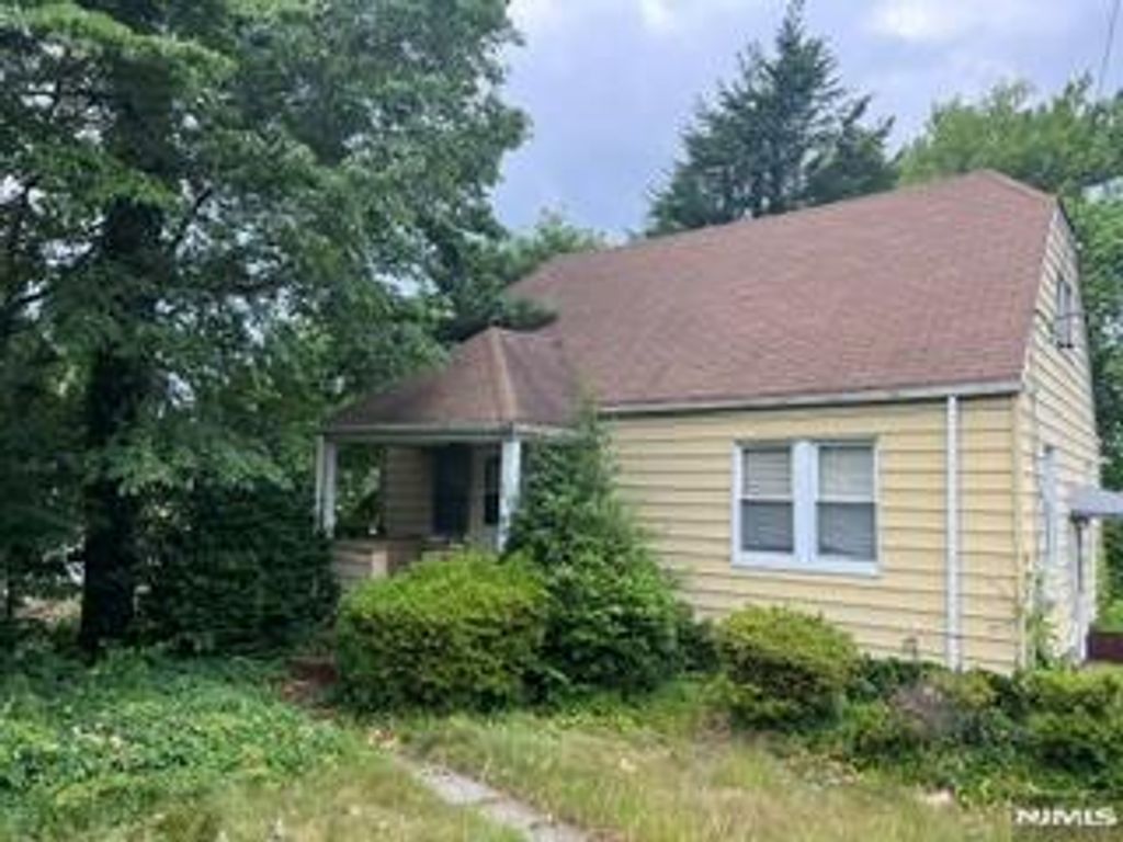 865 Spring Valley Road, Maywood, NJ 07607