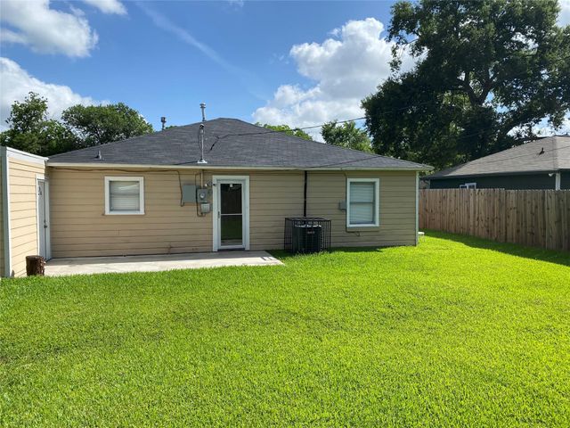 5018 Kenilwood Drive, Houston, TX 77033