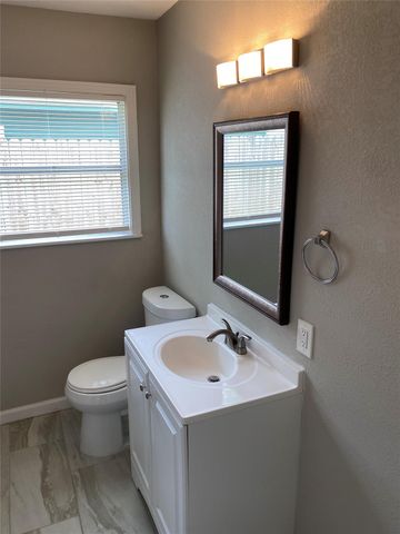 5018 Kenilwood Drive, Houston, TX 77033