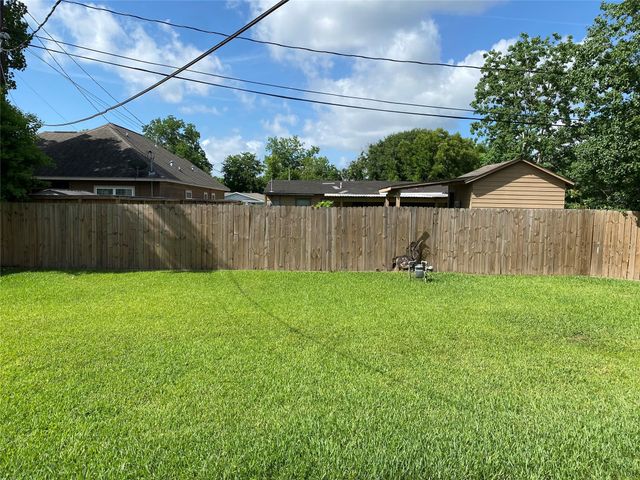 5018 Kenilwood Drive, Houston, TX 77033