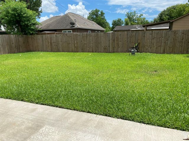 5018 Kenilwood Drive, Houston, TX 77033