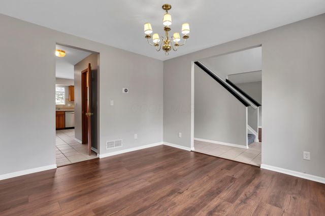 101 Barry Knoll Drive, Pataskala, OH 43062