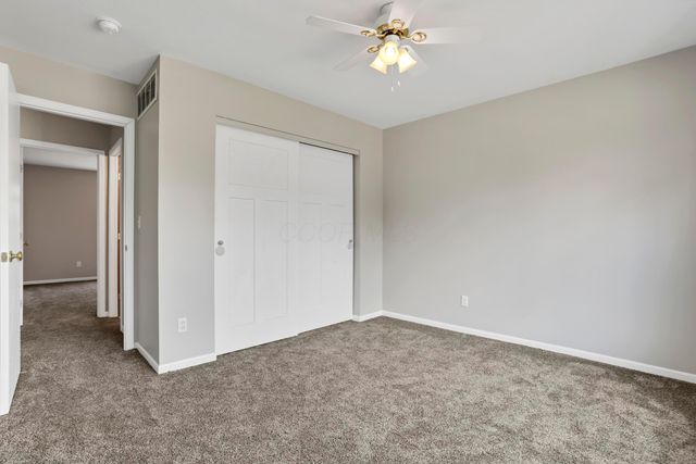 101 Barry Knoll Drive, Pataskala, OH 43062