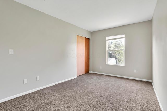 101 Barry Knoll Drive, Pataskala, OH 43062