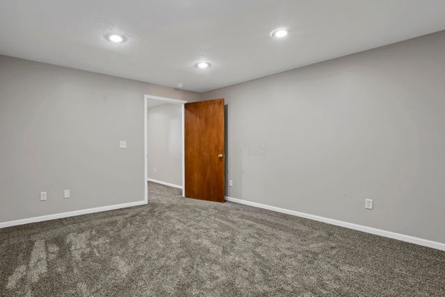 101 Barry Knoll Drive, Pataskala, OH 43062