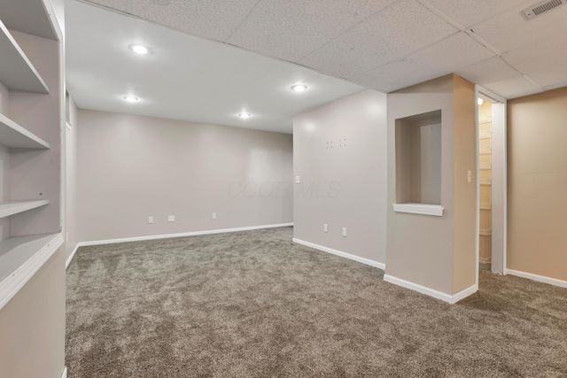 101 Barry Knoll Drive, Pataskala, OH 43062