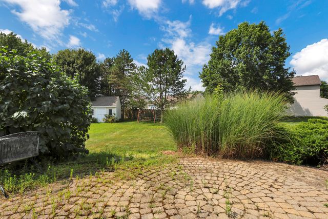 101 Barry Knoll Drive, Pataskala, OH 43062