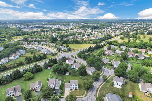 101 Barry Knoll Drive, Pataskala, OH 43062