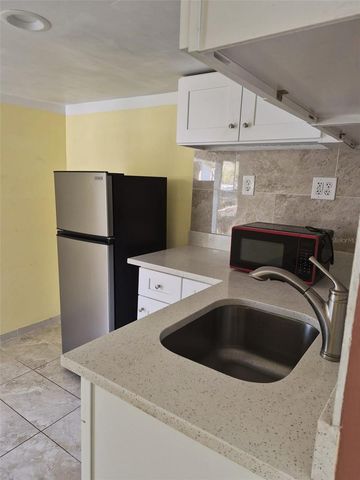 2411 S RAMONA CIRCLE, Tampa, FL 33612