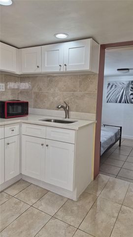 2411 S RAMONA CIRCLE, Tampa, FL 33612