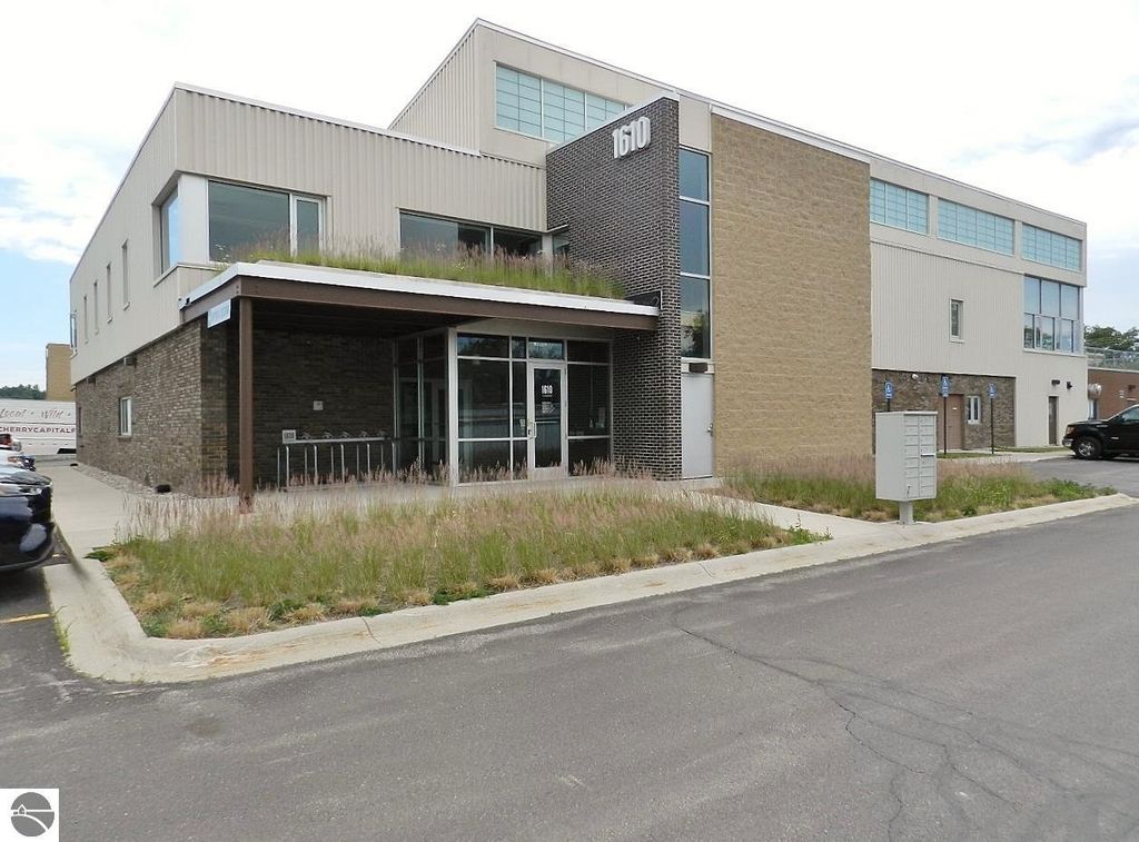 Image 2 of property listing at 1610 Barlow Street # 109, Traverse City, MI 49686