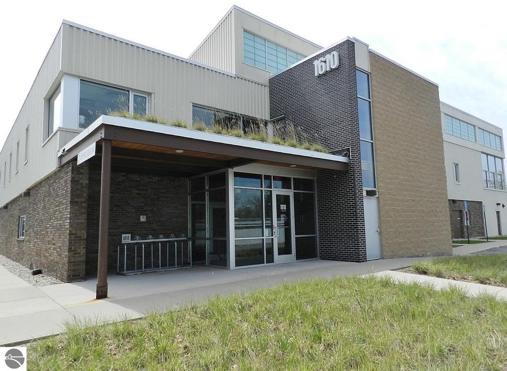 Image 3 of property listing at 1610 Barlow Street # 109, Traverse City, MI 49686