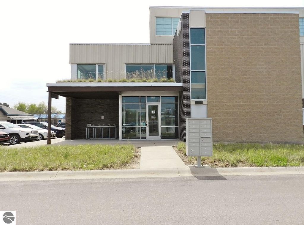 Image 4 of property listing at 1610 Barlow Street # 109, Traverse City, MI 49686