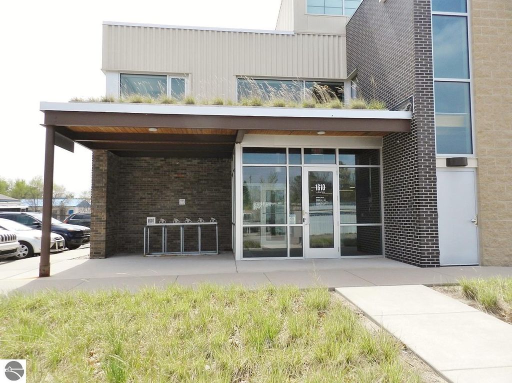 Image 6 of property listing at 1610 Barlow Street # 109, Traverse City, MI 49686