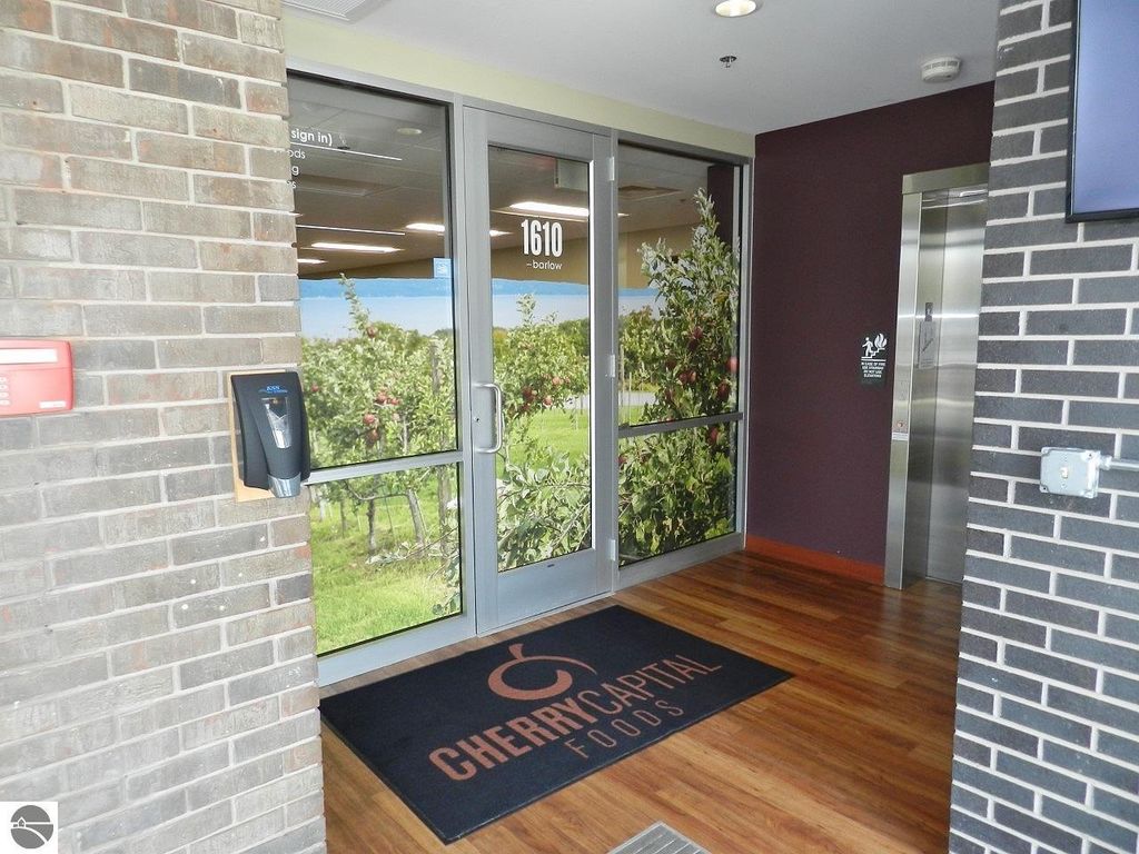 Image 8 of property listing at 1610 Barlow Street # 109, Traverse City, MI 49686