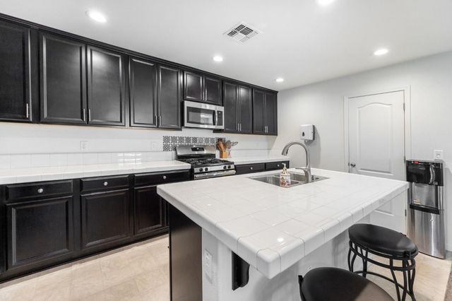 1163 Twinberry St, Plumas Lake, CA 95961