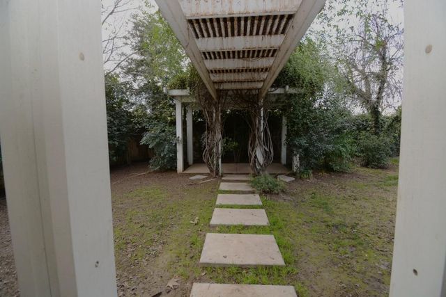 2360 S Playa Avenue, Fresno, CA 93727