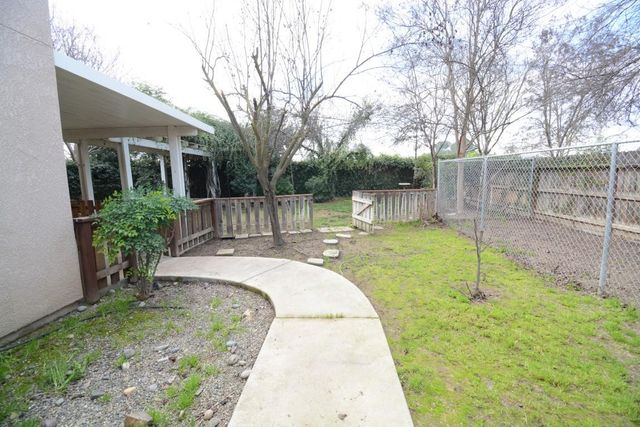 2360 S Playa Avenue, Fresno, CA 93727