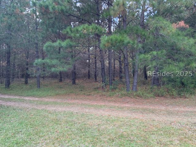 33 Pearl Harbour Dr, St Helena Island, SC 29920