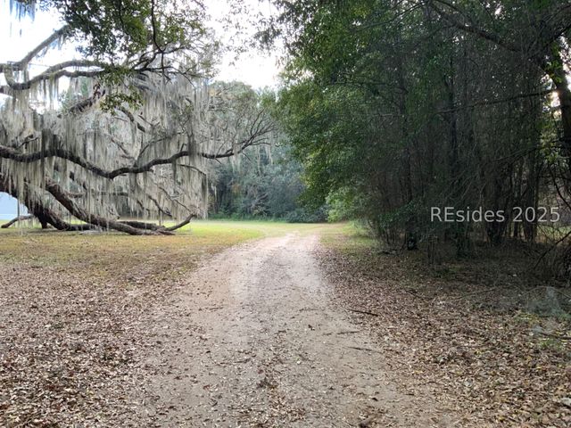 33 Pearl Harbour Dr, St Helena Island, SC 29920