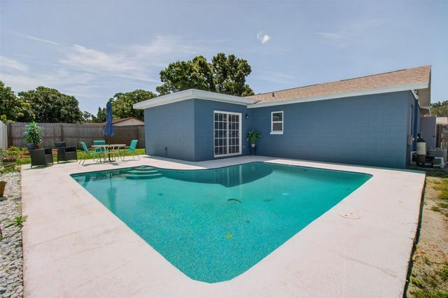 8153 CANDLEWOODE DRIVE, Largo, FL 33773