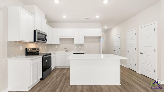 212 Kenmore Circle, Perry, GA 31069